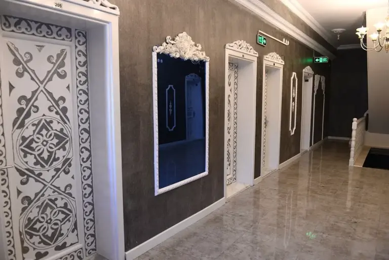 Oymalı oda kapısı